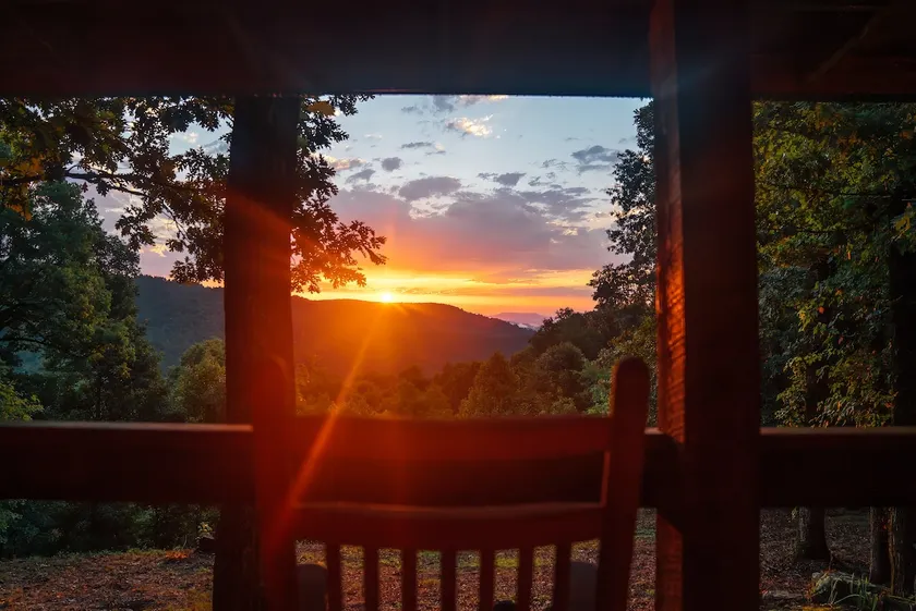 Mountain Sunrise Cabin w/ Beautiful View & Jacuzzi - Image 1