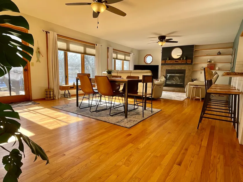 MCM 3 Bdrm Home Waterfront W/ Pier 5min to DT! - Image 1
