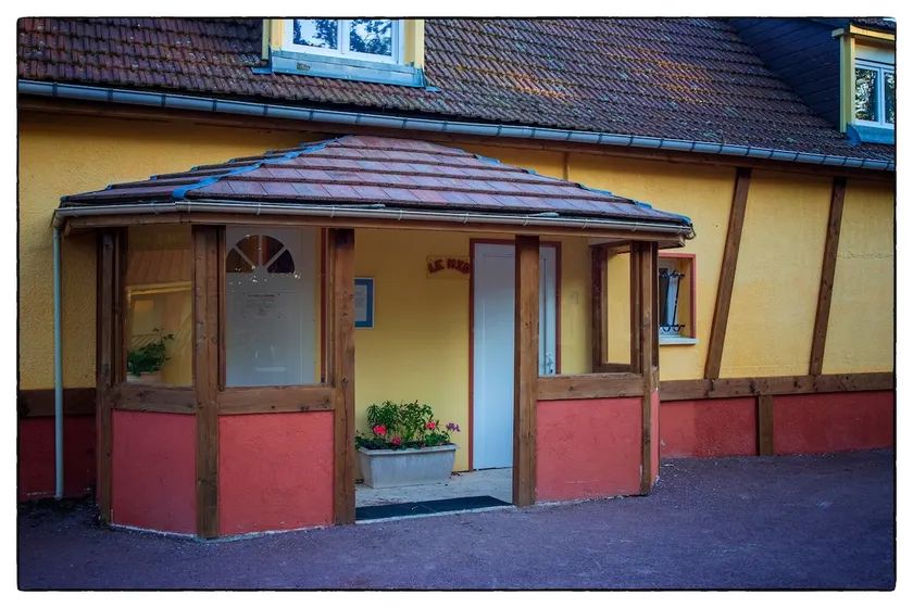 A peaceful haven, mini farm & children's games - Image 1