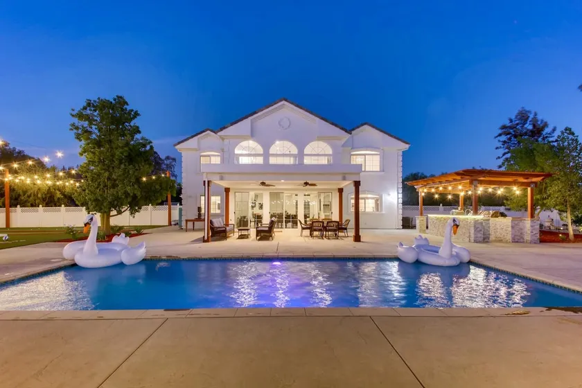 Villa Magnifica, Resort-Stil + Hochzeitssuite - Image 1