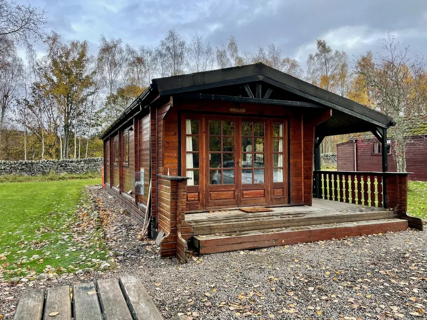 Cosy Two Bedroom Cabin - Cairngorms National Park - Image 1