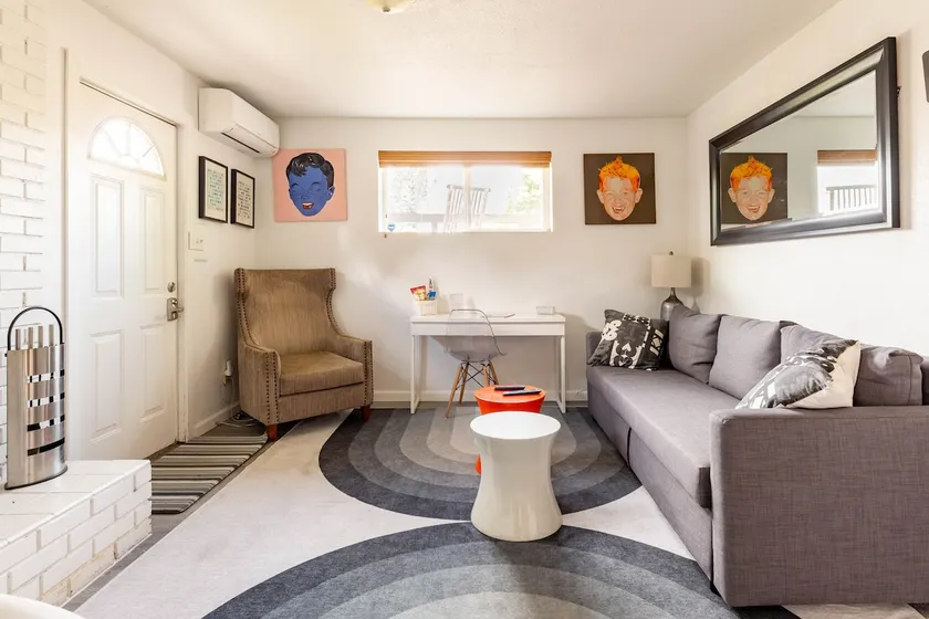 College Hill 1-Bedroom Private Apartment - Image 1