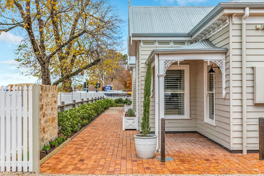 Grandview Accommodation - The Elm Tree Apartments - Image 1