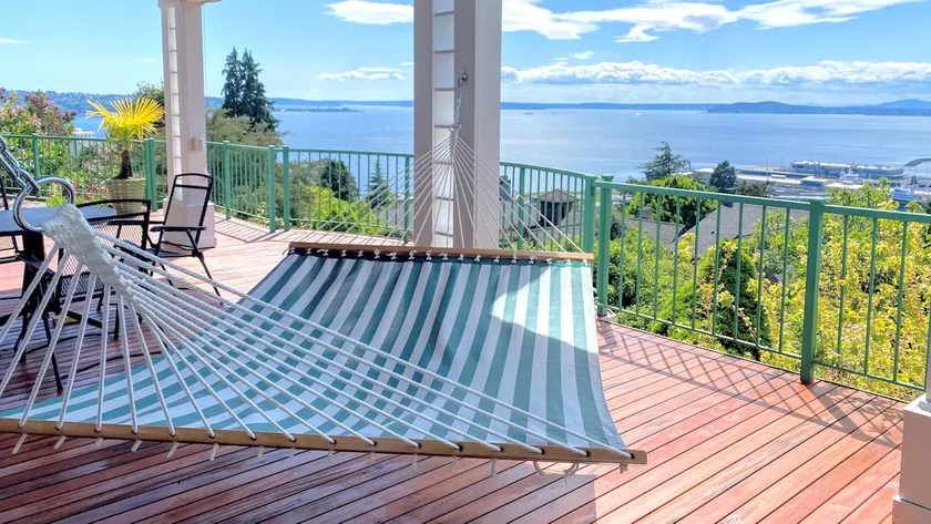 Stunning Views & Sunset Deck | Near Climate Pledge - Image 1