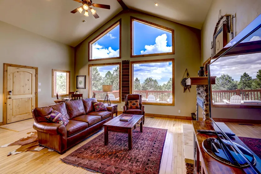 Located along Boundary of Zion!! Hot Tub!! - Image 1