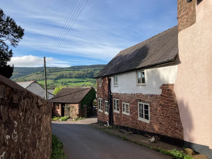 Charming Exmoor cottage in tranquil setting near mediaeval village of Dunster - Image 1