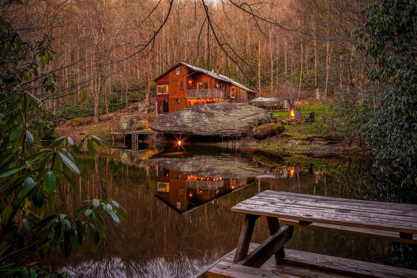 Private Lake 1 br sleeps 2-5 wood sauna/hot tub EV - Image 1