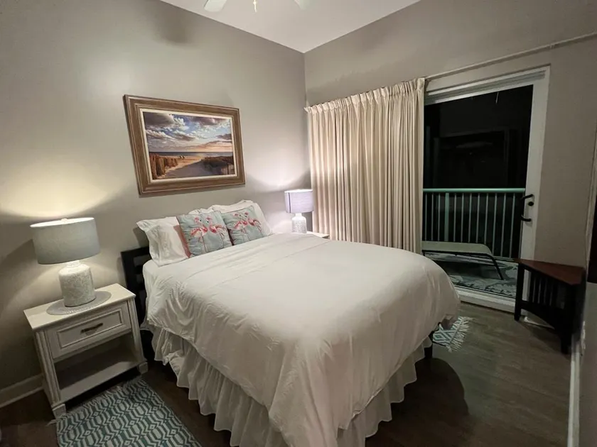 3BR Beach Condo Walk to Shops & Restaurants - Image 1