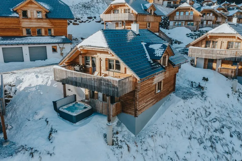 Dream Chalet Ski In/Out with Sauna and Whirlpool - Image 1