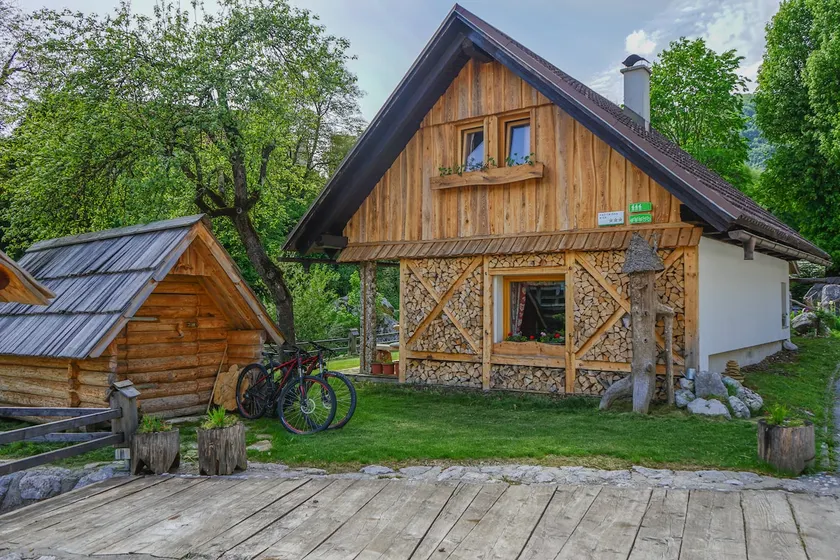 Hike & Bike Chalet - Image 1