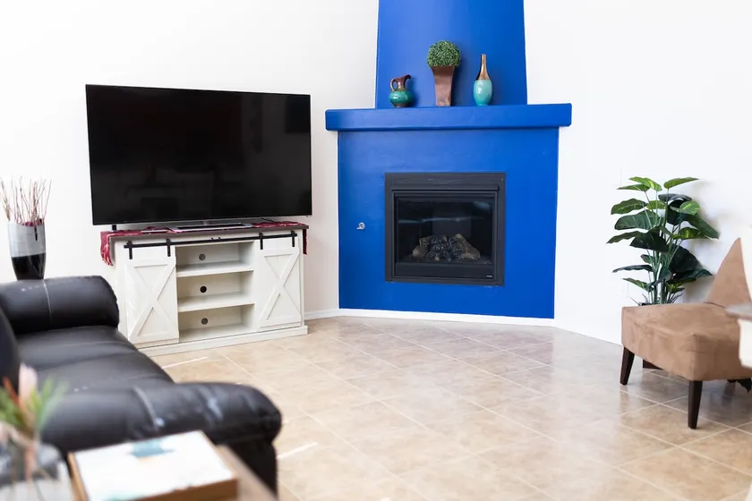 New Lovely 2 bedroom condo with pool and gym. - Image 1
