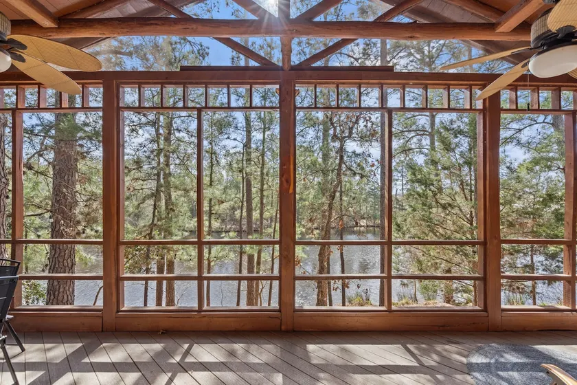 Log Cabin Antique Week Retreat, serene lake - Image 1
