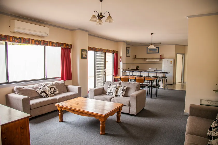 Cherry Lane Apartments - Image 1