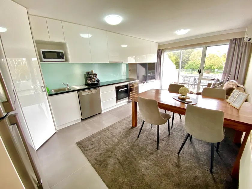 Alpine Stays 518. Deluxe KING Apartment - Image 1