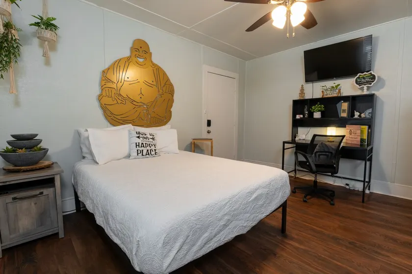Buddha Room: Walk DNTN | Micro Apt | Pet Friendly - Image 1