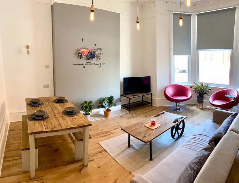 Spacious flat close to Docks+Baltic - sleeps 6 - Image 1
