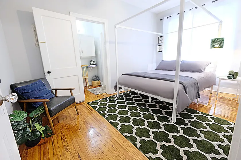 Trendy City Flat | Arboretum Included - Image 1