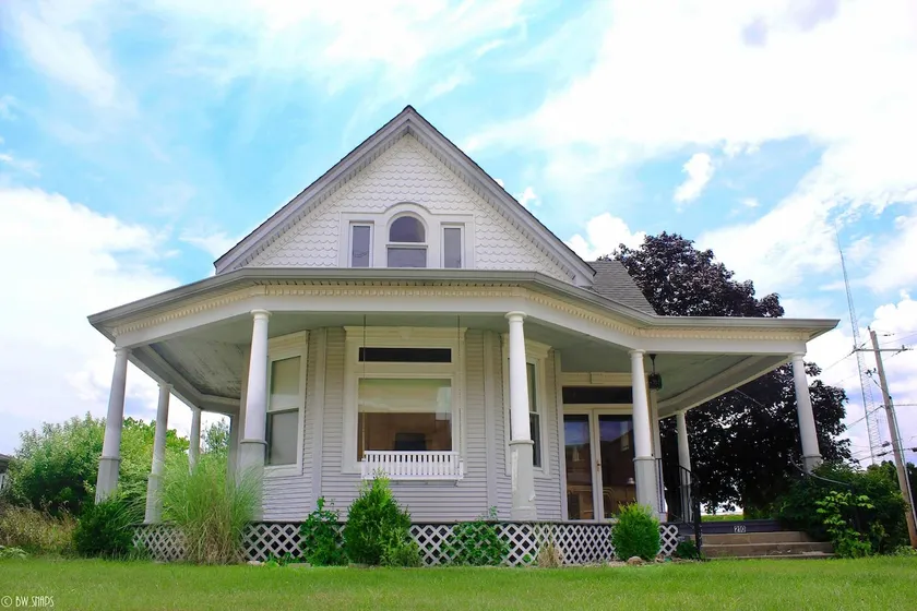 Fully Furnished Home in Historic Morton - Image 1