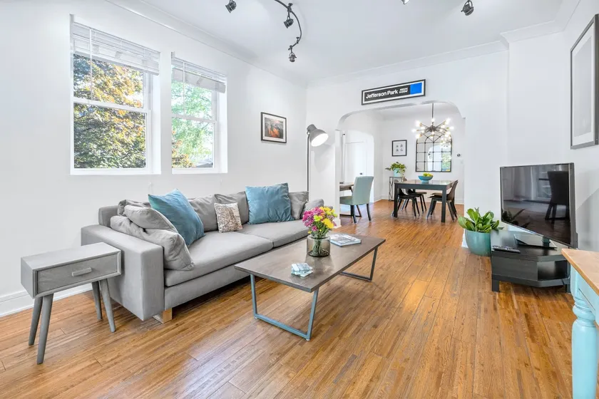 Elegant & Clean Cottage Apt 20 minutes from O’Hare - Image 1