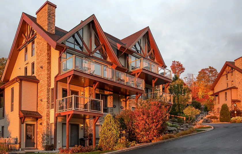 Hotel Chateau Bromont - Image 1