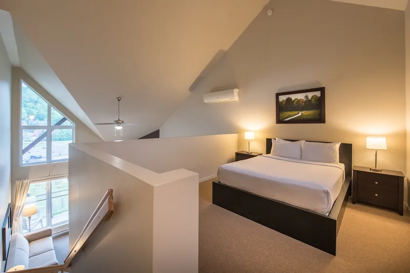Chateau Bromont 2 bedroom condo corner unit - Image 1