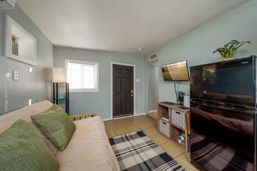 Casita | 1 BR 1 BA | Near U of A | Fully Fenced - Image 1