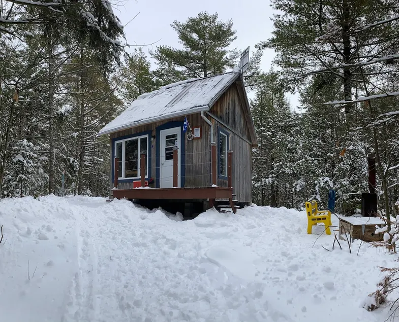 The cabin on the rock - Image 1
