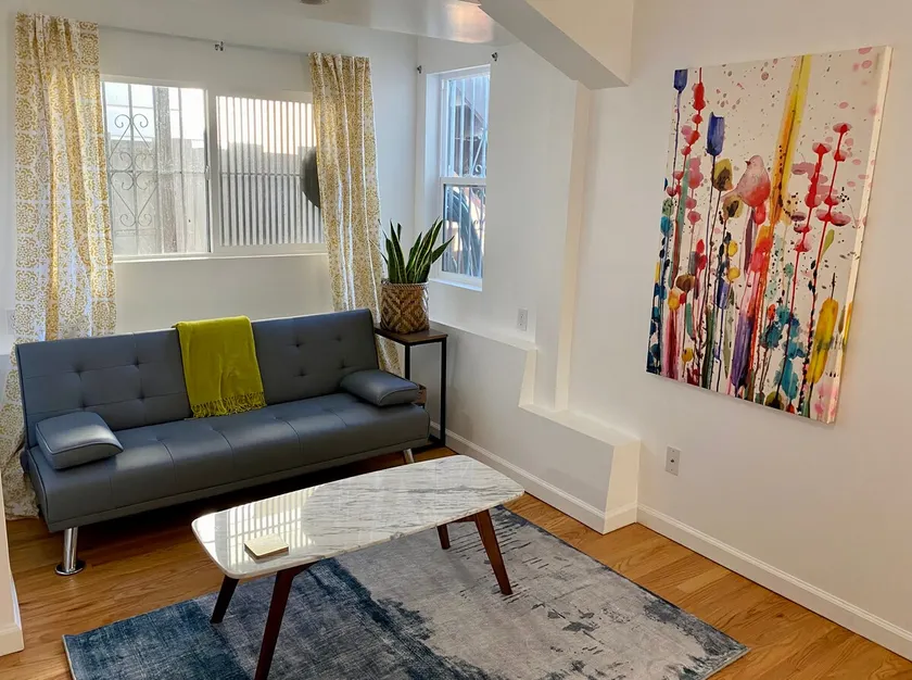 2B1B Private Suite in Sunset Free Street Parking - Image 1