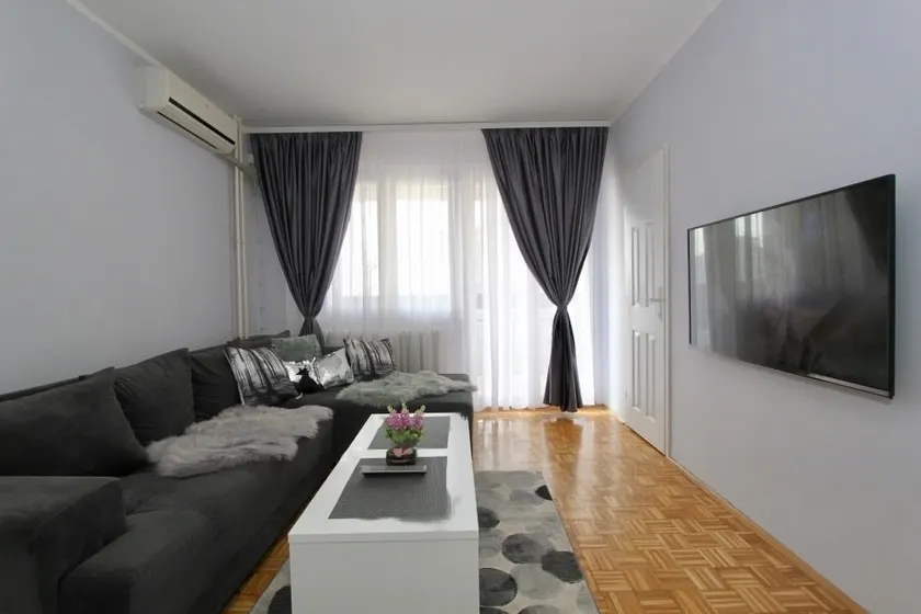 Cezar Apartment - Image 1