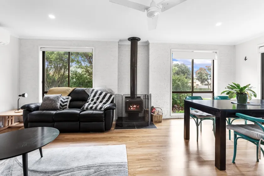 Orana ~ 2 blocks to Beach ~ FREE Wifi - Image 1
