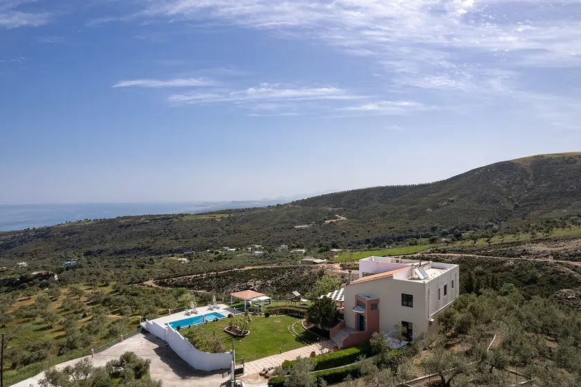 Superb villa,with amazing seaviews & huge pool! - Image 1