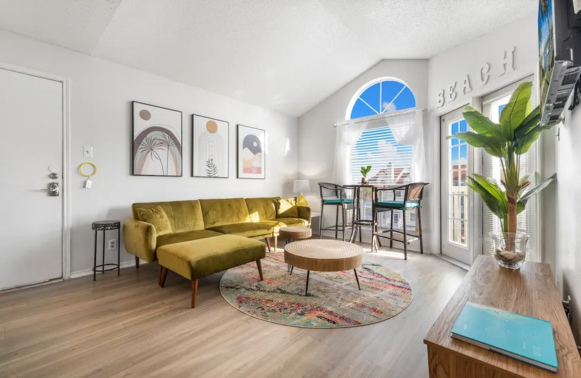 Oceanside Retreat - Image 1