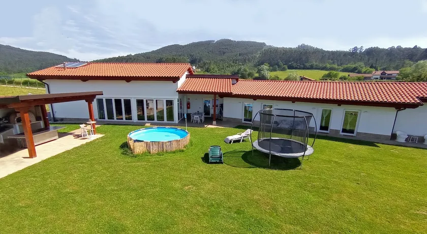 Country house between the sea and the mountains - Image 1