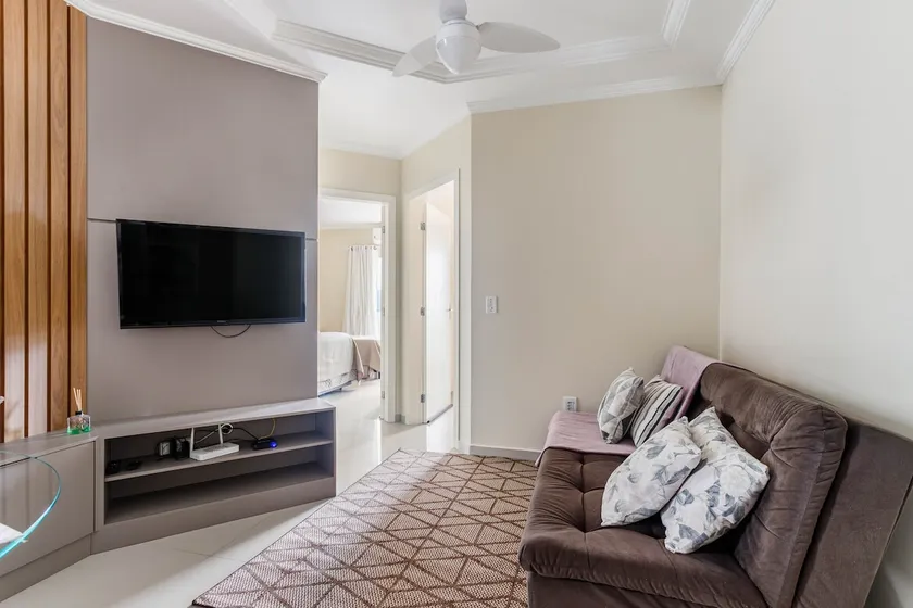 Home Office, Netflix, Garage self check-in English - Image 1