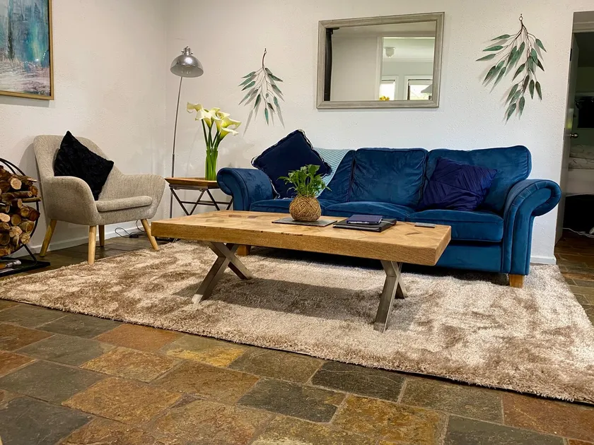 Das Adagio In Auburn ist ein ruhiger Zufluchtsort für zwei mit modernen Luxusmöbeln. - Image 1
