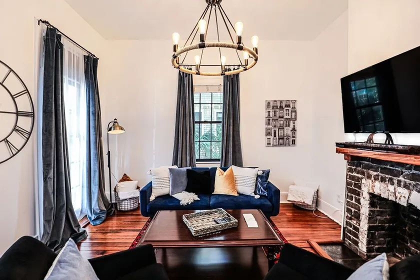 Spacious, Renovated, and Historic Victorian Condo - Image 1