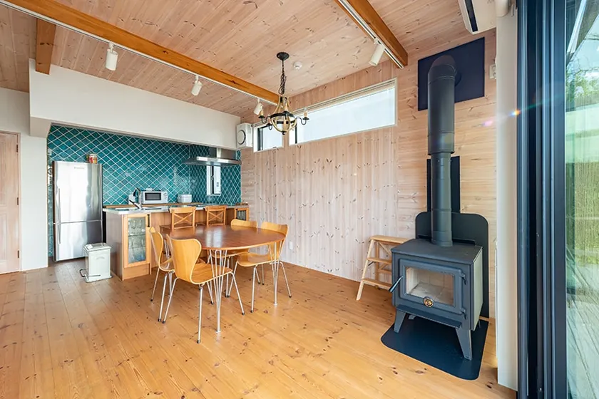 Very popular! Stylish and clean beachfront Marine Cottage: Nanbayama Seaside Cabin - Image 1