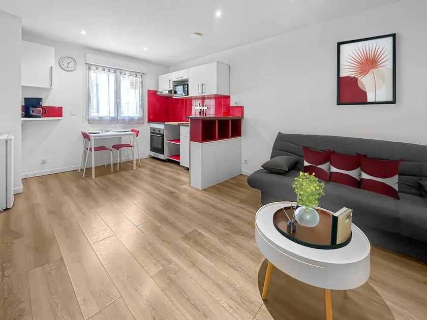 Small village house for pros and couples - Image 1