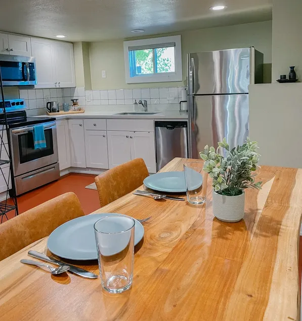 Cozy One Bedroom Suite in Ballard - Image 1