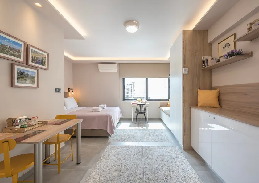 ✰Bright, renovated, spacious and cosy studio✰ - Image 1