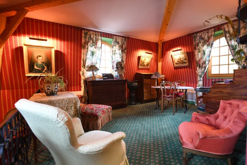 Le Val Clos, apartment in 19th century mansion - Image 1