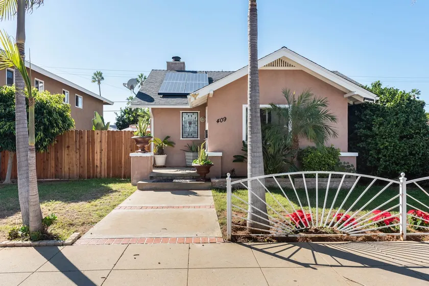 Oceanside CA 5 min walk to shops, beach & transit - Image 1