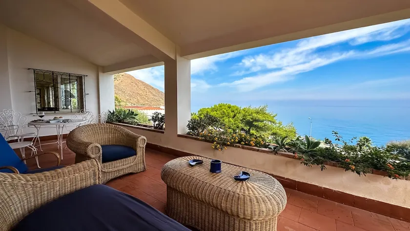 PANORAMISCHE VILLA AM MEER MIT POOL - Image 1