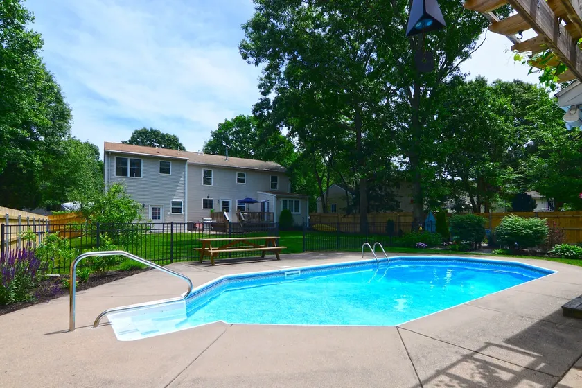 IN-GROUND POOL, Close to Beach/Vineyards, Wickford, Newport & Narragansett  - Image 1