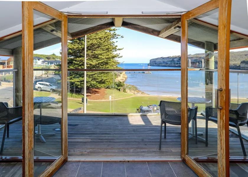 12 Rocks Beach View Loft Central Port Campbell - Image 1