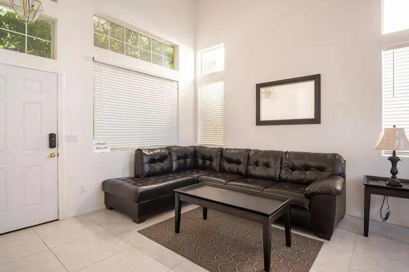 Summerlin 4BR house 2000sf+ Walk2Kellogg KING BED - Image 1