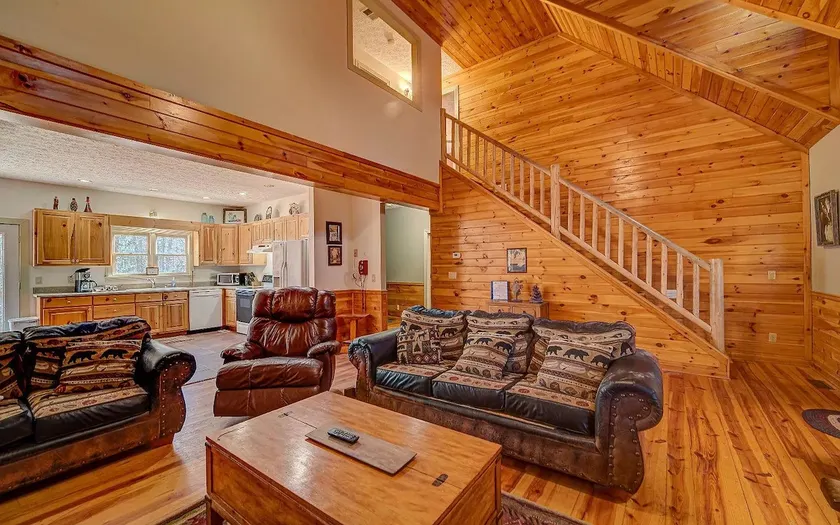 Relaxing 4 Bedroom Riverside Cabin - Image 1