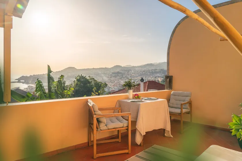 Painters Cottage w Pool & balcony Old Town Funchal - Image 1