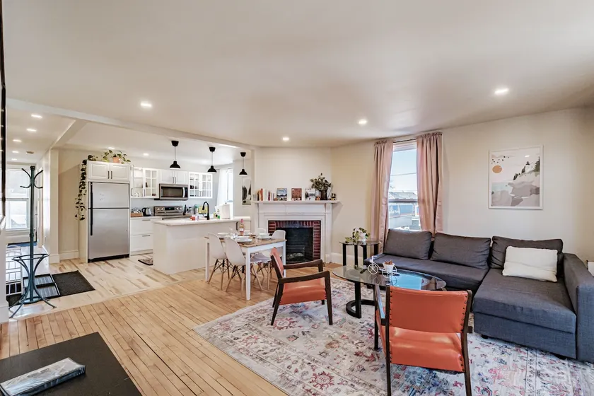 Sunny Downtown 2 Bed Apt, Parking with EV charger - Image 1
