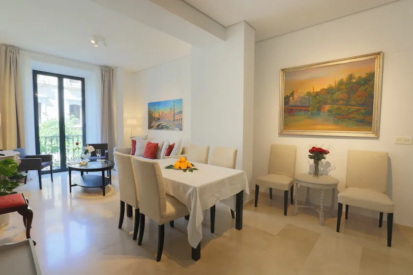 Luxury apartment in the center. Parking. Great location - Image 1